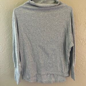 Manduka size medium long sleeve